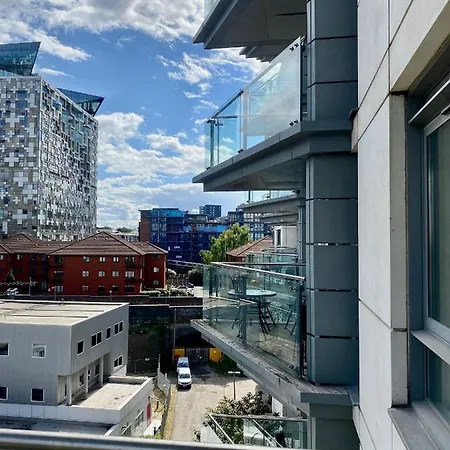 Holliday Street - One Bedroom - Stunning Balcony *