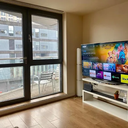 Holliday Street - One Bedroom - Stunning Balcony *