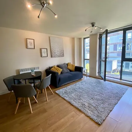 Holliday Street - One Bedroom - Stunning Balcony *