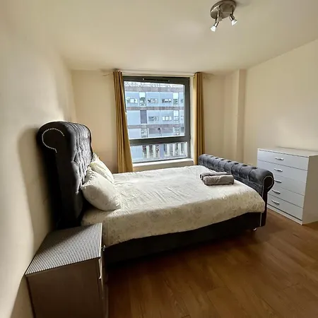 Apartment Holliday Street - One Bedroom - Stunning Balcony *
