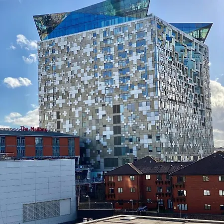 Holliday Street - One Bedroom - Stunning Balcony *